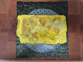 Place the egg custard on rice paper while it is hot.
