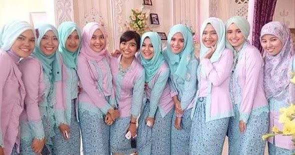 Foto Baju  Muslim Kebaya Modern Kombinasi Brokat untuk  