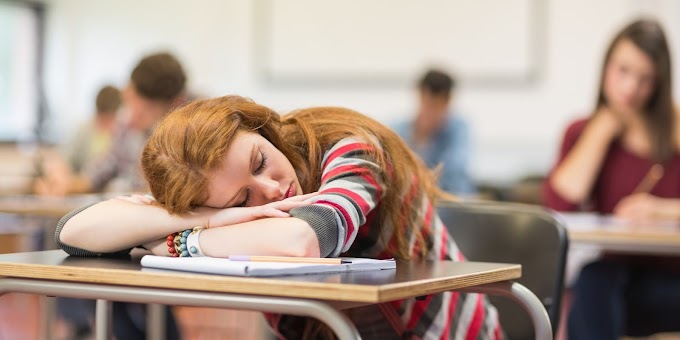 10 Gambar Lucu Tertidur di Kelas