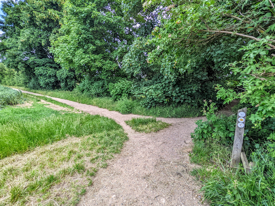 Head N on Ickleford footpath 5