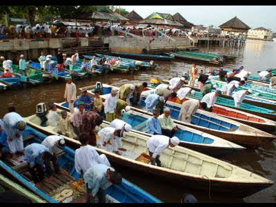 Shalat Di Perahu