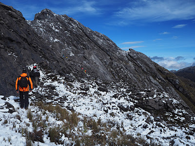  Daftar Gunung Tertinggi di Indonesia Beserta Ketinggiannya 12 Daftar Gunung Tertinggi di Indonesia Beserta Ketinggiannya