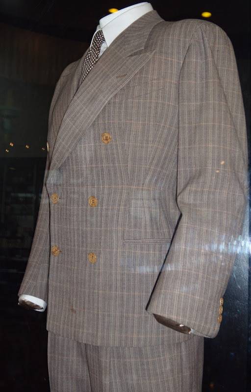 Humphrey Bogart suit from Casablanca movie