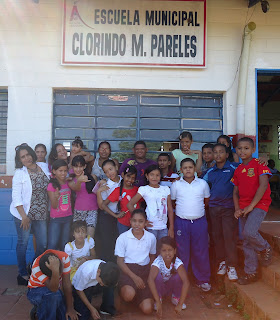 Taller de Teatro Fejoven en la Unidad Educativa Manuel Clorindo Pareles.