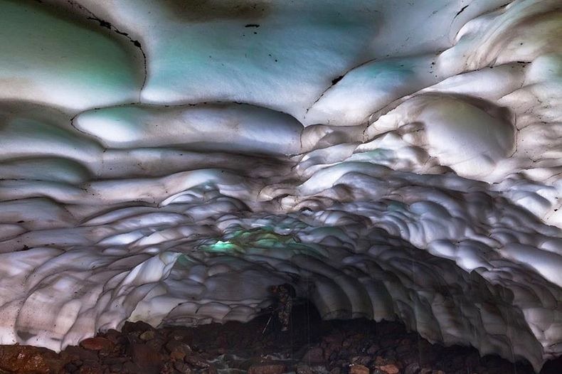 kamchatka-ice-tunnel-2 kamchatka-ice-tunnel-2