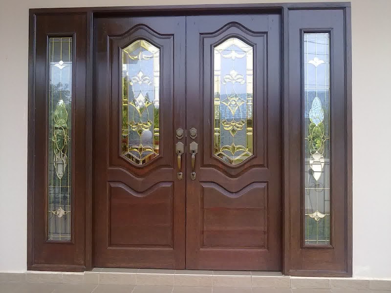 20+ Desain Pintu Rumah Sederhana, Motif Populer!