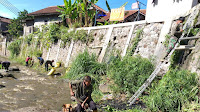 Jaga Estetika Sungai Perkotaan, Satgas Sub 12 Sektor 22 Bersihkan Sungai Cikapundung