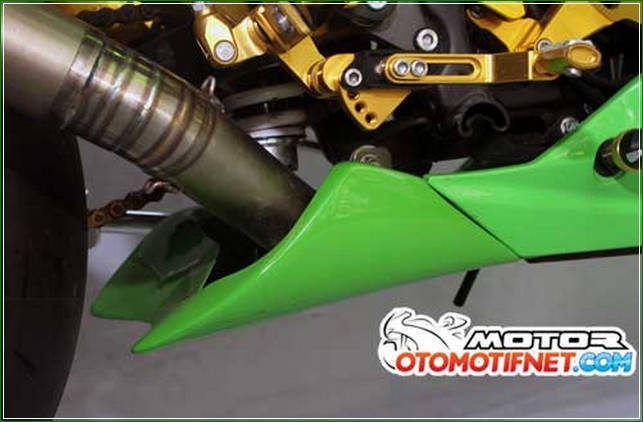 Undercowl Untuk Menambah Fairing Bawah - Cara Melakukan Modifikasi Kawasaki Ninja RR Mono Gaya Moge Sport Yang Simpel Tanpa Menunggu Lama