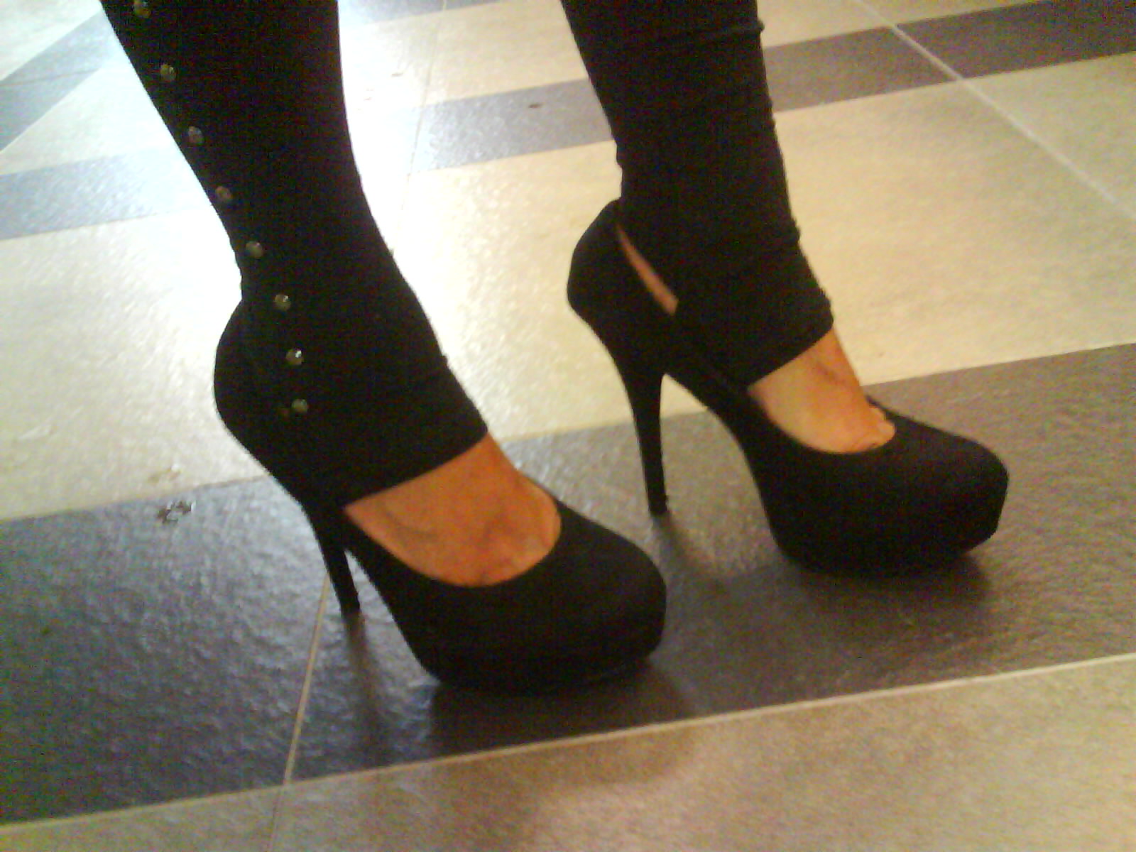 bought this from Payless and it looks gorgeous on me!