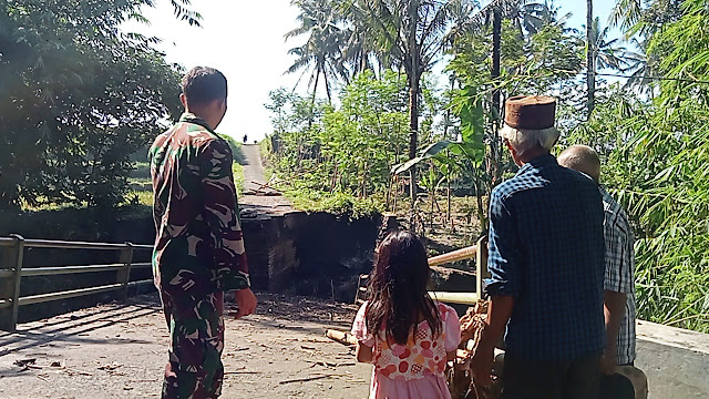 Stakeholder dan Warga Tanggap Darurat Kerusakan Jembatan di Desa Babakan Lumajang 