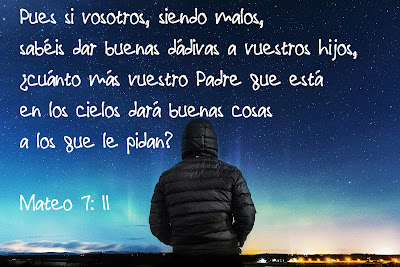 Imagen del cielo nocturno con texto biblico del dia