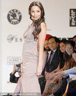 Malaika Arora Ramp Mai Mumbai Lakme Fashion Week Fall-Winter 2009 Pics