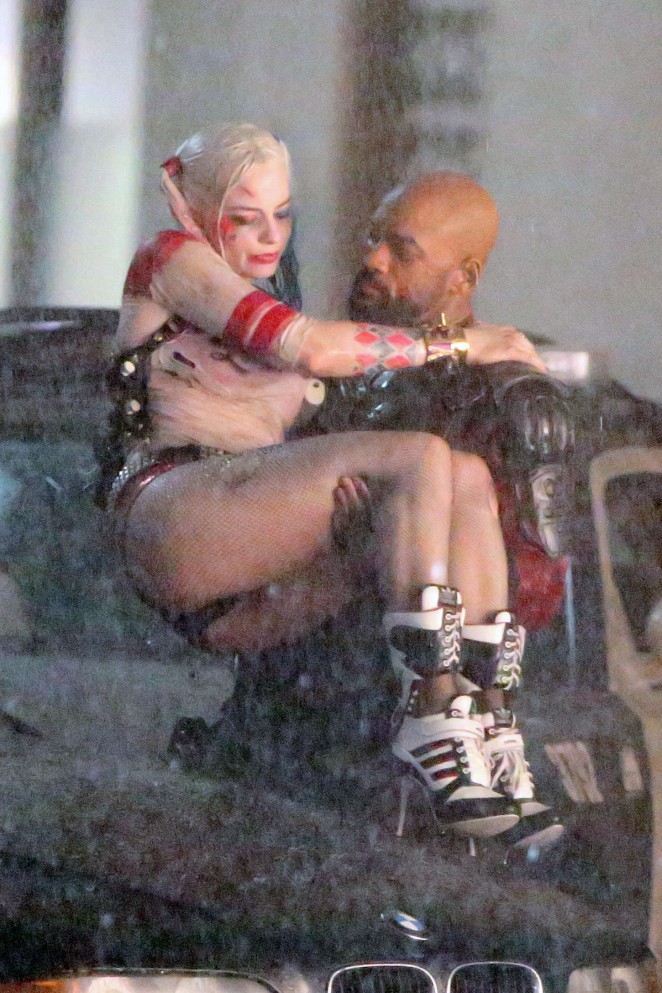 margot robbie sexy harley quinn outfit 05
