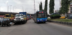 Mob attacks lady for allegedly snatching manhood in BRT bus