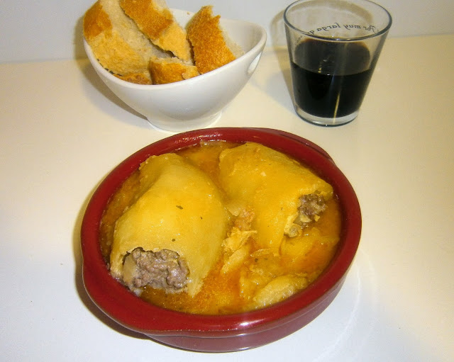 Patatas rellenas de carne.