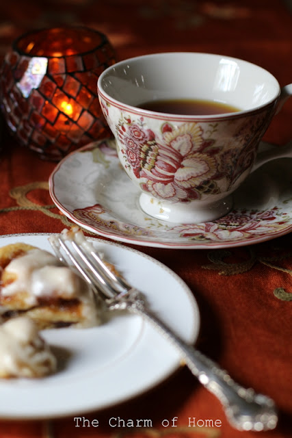 Apple Butter Cinnamon Rolls: The Charm of Home