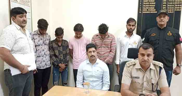 crime-branch-sector-30-arrested-5-accused-robbery-case