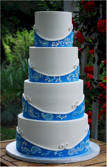 This was a wedding cake that I delivered to the Loose Cannon Art Gallery 