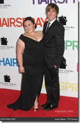 zac-efron-hairspray-new-york-city-movie-premiere-arrivals-m5KII2