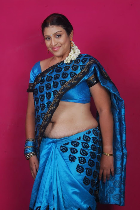 uma character artist in saree hot images