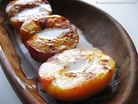 Creamy Pan-Fried Peaches with Cinnamon & Honey | www.therisingspoon.com