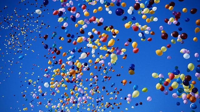 Multi-colored balloons on blue sky HD Wallpaper