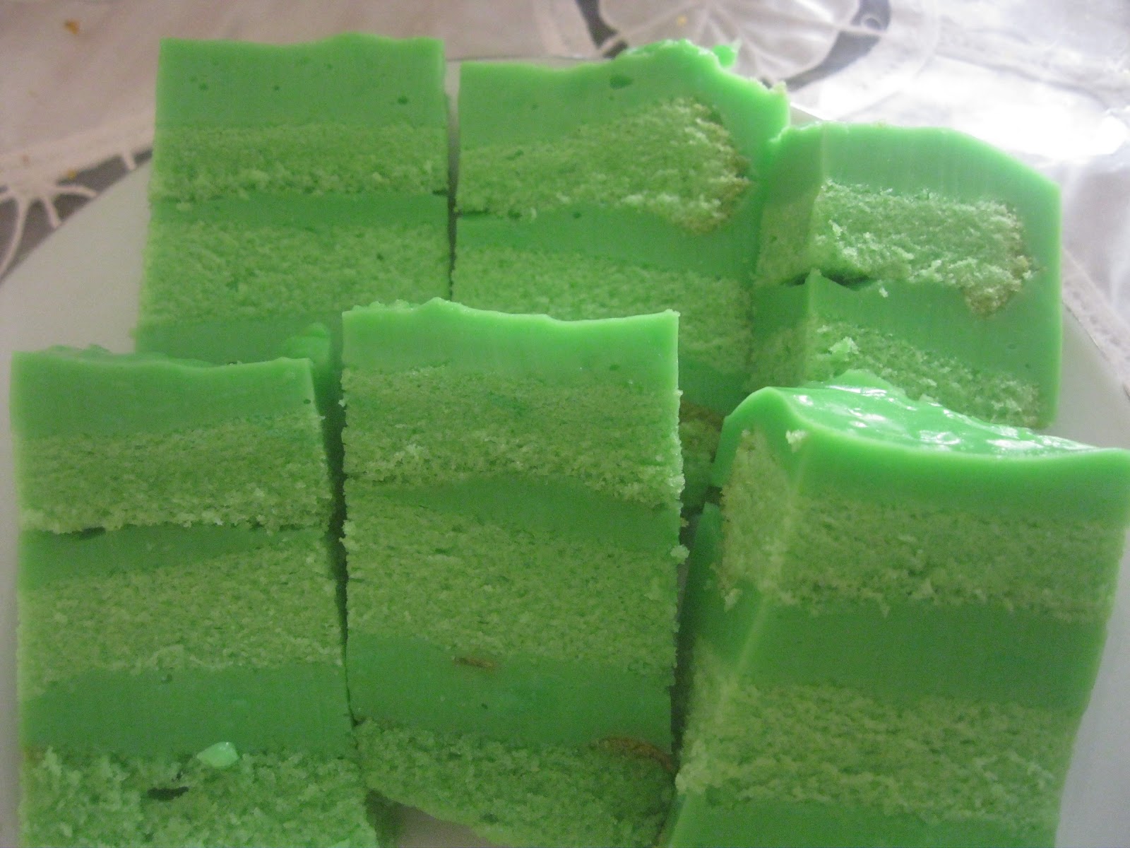 Sekadar coretan buat kenangan: KEK PANDAN LAPIS KASTARD 