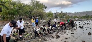 PTTB dan Ulet Jaya Bima Aksi Menanam Mangrove di Batas Kota