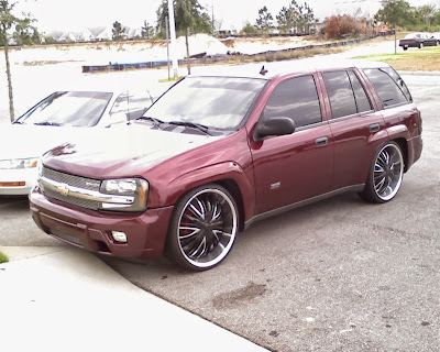 Modifikasi Mobil Chevrolet Trailblazer Merah