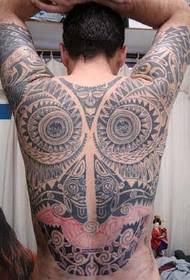 Tatuagem Maori nas costas