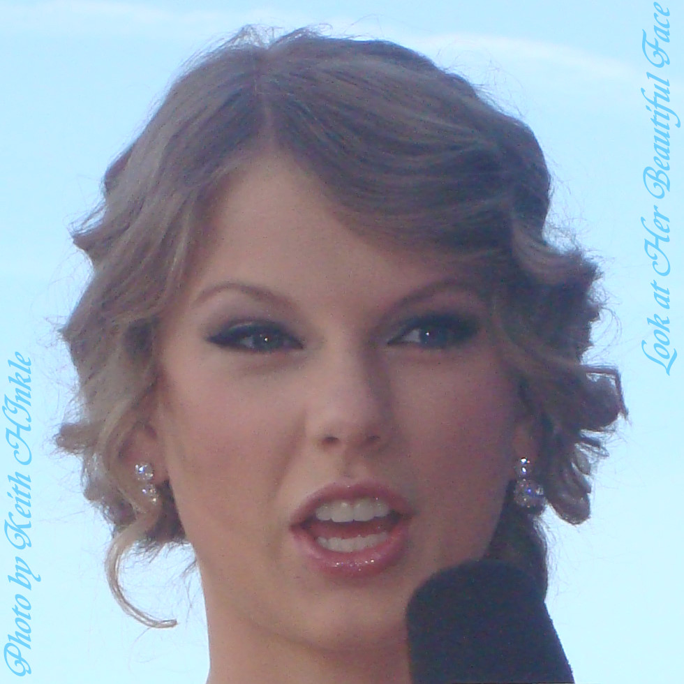 Look At Her Beautiful Face: Look At Taylor Swift Beautiful Face