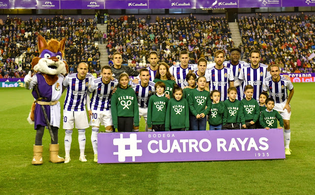 REAL VALLADOLID C. F. Temporada 2019-20. Sandro, Óscar Plano, Masip, Fede San Emeterio, Javi Moyano, Sergi Guardiola, Pablo Hervías, Michel, Salisu, Kiko Olivas y Nacho. REAL VALLADOLID C. F. 0 SEVILLA F. C. 1. 24/11/2019. Campeonato de Liga de 1ª División, jornada 14. Valladolid, estadio José Zorrilla (18.169 espectadores). GOLES: 0-1: 12’, Banega, de penalti.