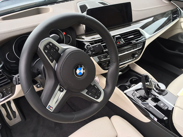 Interior view of 2017 BMW 540i