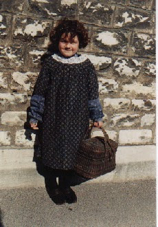 Costume de petite fille à l'époque de Jules