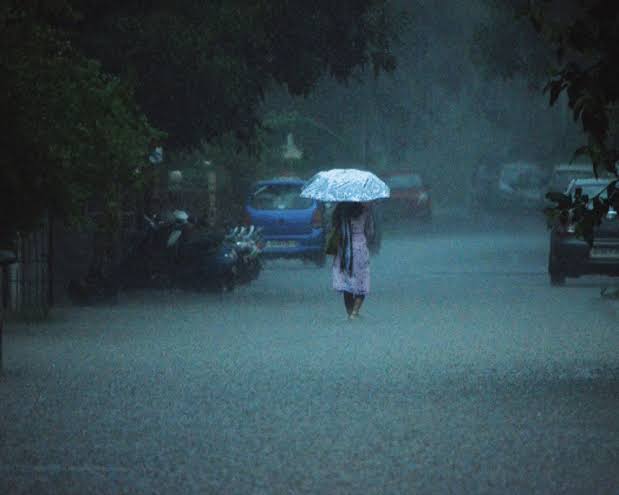 അതിതീവ്ര ന്യുനമർദം:  സംസ്ഥാനത്ത് വീണ്ടുമൊരു ന്യൂനമർദ്ദം കൂടി ഇന്നും ഒറ്റപ്പെട്ട ശക്തമായ മഴ; 6 ജില്ലകളിൽ യെല്ലോ അലർട്ട്, ശക്തമായ കാറ്റിന് സാധ്യത ജാഗ്രത,