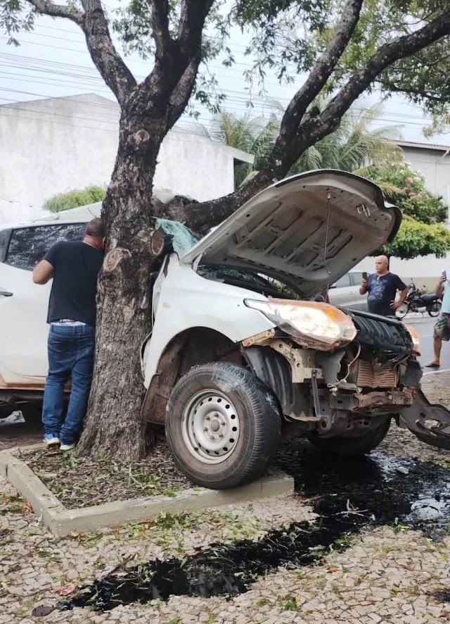 Duas pessoas ficam feridas em acidente envolvendo veículo da Prefeitura de Ilha Grande