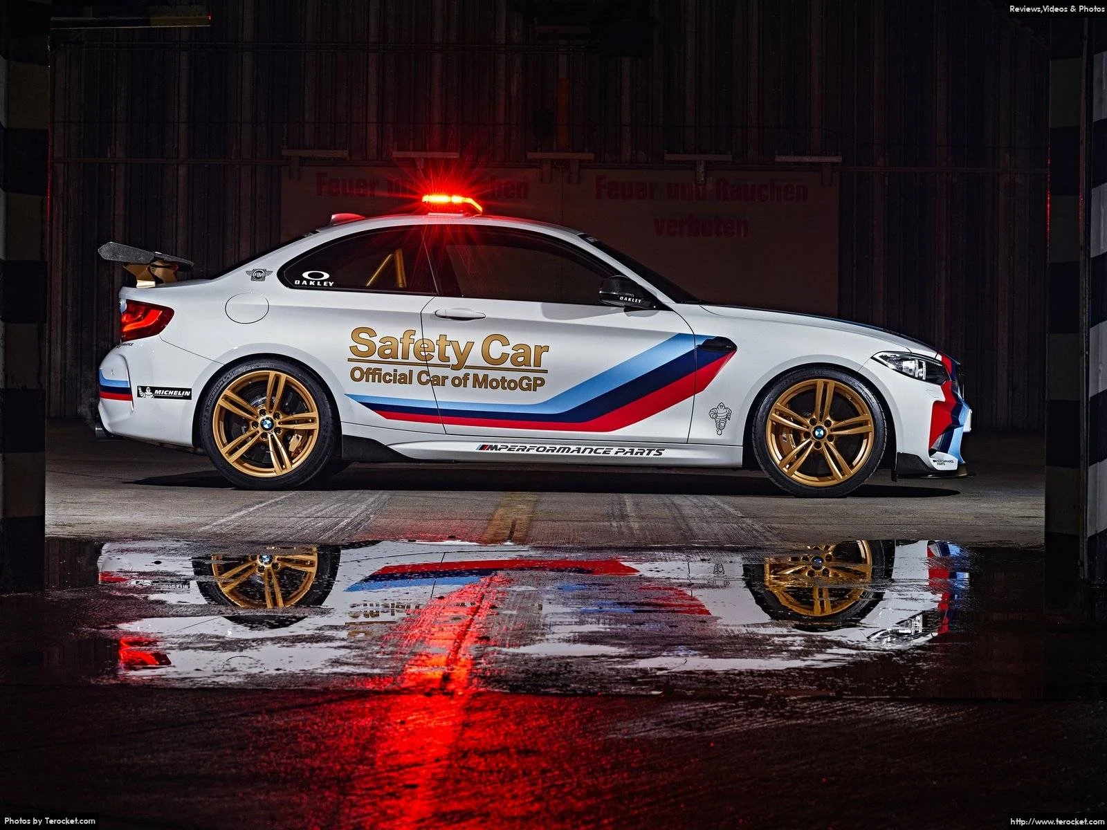 Hình ảnh xe ô tô BMW M2 MotoGP Safety Car 2016 & nội ngoại thất