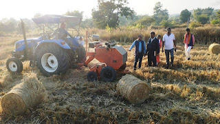 गोठानों हेतु पैरा इक्ट्ठा करने किया जा रहा, बेलर मशीन का उपयोग