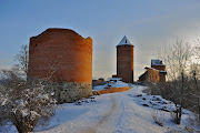 It's amazing that these two castles are within sight of one another. (dsc )