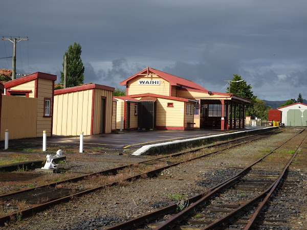 Waihi station and platform