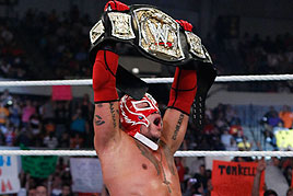 John Cena derrota a un Rey Mysterio agotado por el WWE Champion