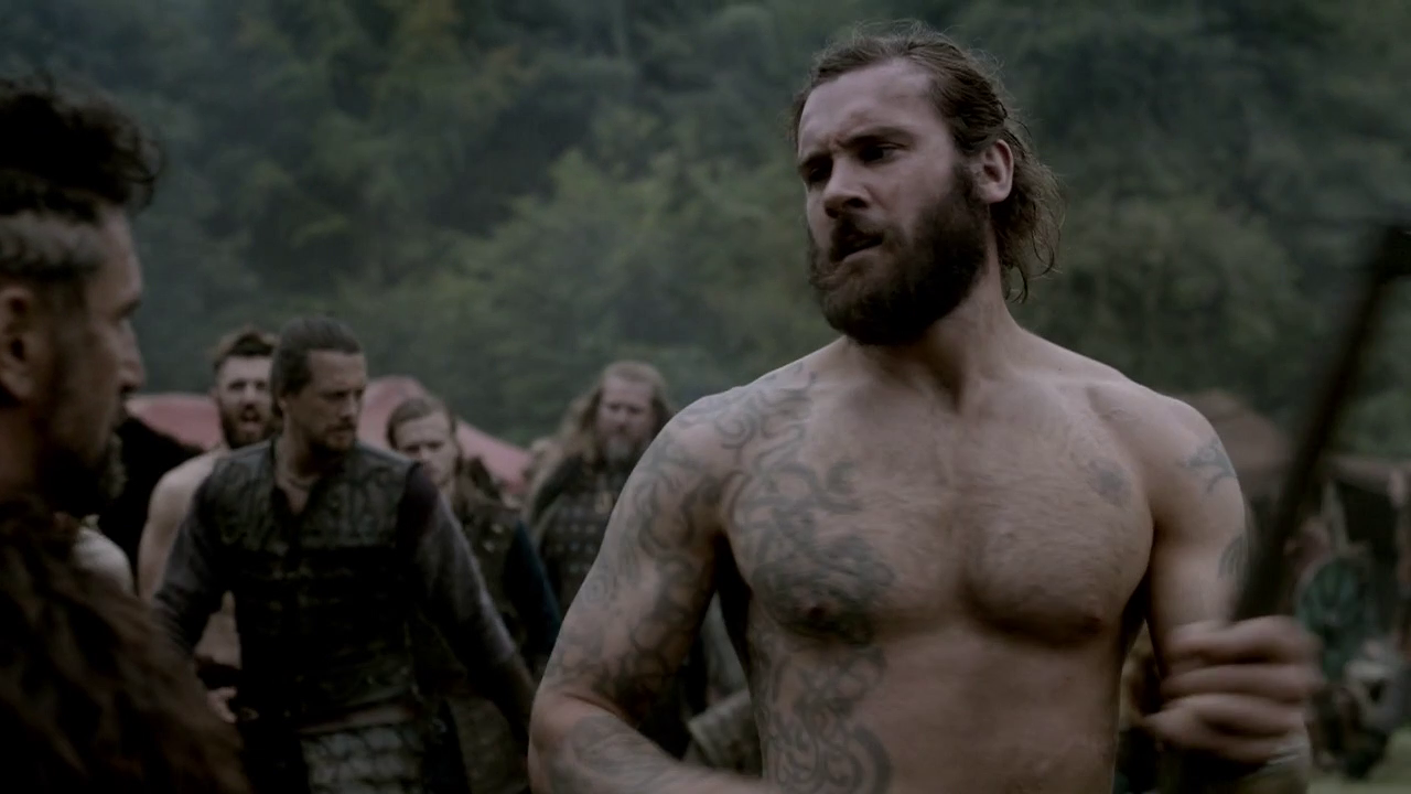 Auscaps Clive Standen And Moe Dunford Shirtless In Vikings Paris