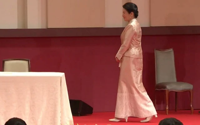 Empress Masako wore an embroidered satin jacket and maxi skirt. Pearl earrings and pearls necklace