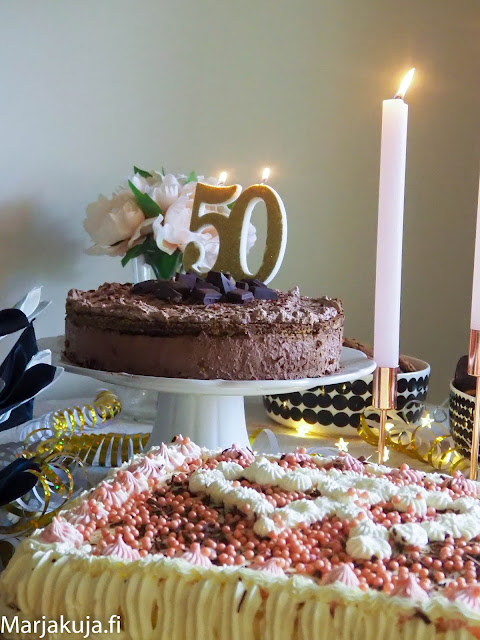 50 vuotis kynttilä suklaatäytekakku.
