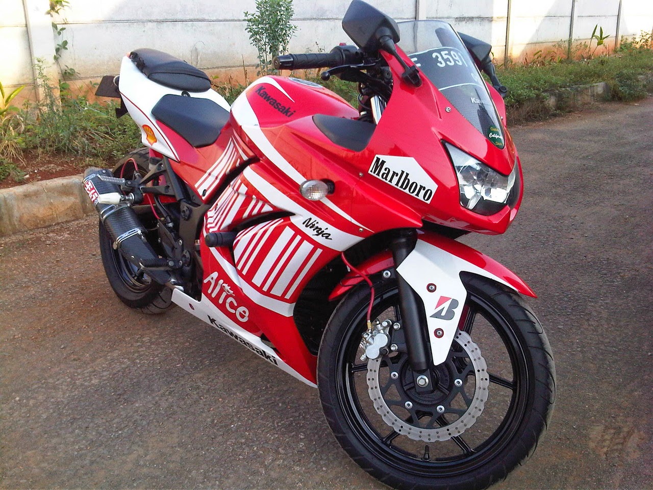 Modifikasi Motor Kawasaki Ninja 250 Warna Merah