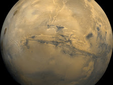 valles-marineris-panjang-3000-km-dalam-8-km-astronomi