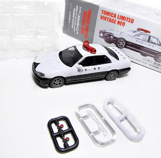 tomica limited vintage LV-N127a Nissan Skyline 25GT Turbo Patrol Car 