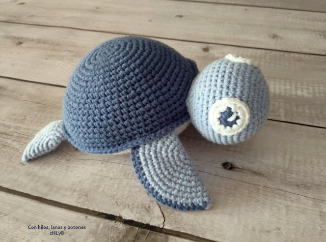 Con hilos, lanas y botones: tortuga de agua amigurumi (Vibemai)