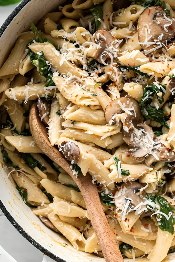 Creamy mushroom and spinach pasta