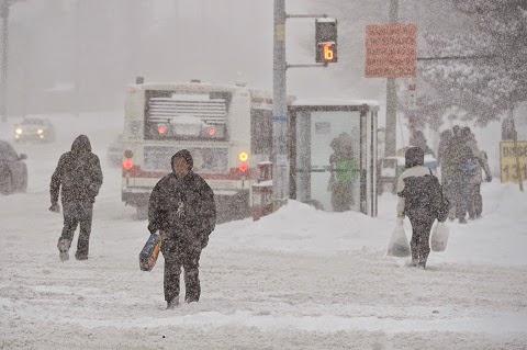 Badai Salju Mengancam Untuk Melumpuhkan Kota Timur Laut AS